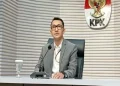 KPK memeriksa tiga ASN Kemenhub terkait dugaan korupsi proyek jalur kereta di lingkungan DJKA Kementerian Perhubungan.