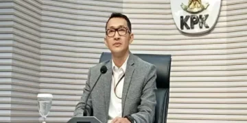 KPK memeriksa tiga ASN Kemenhub terkait dugaan korupsi proyek jalur kereta di lingkungan DJKA Kementerian Perhubungan.