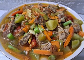 Simak resep asem-asem daging buncis wortel dengan kuah segar dan gurih yang cocok untuk menu makan keluarga sehari-hari.