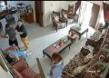 Polisi mengungkap kasus pembunuhan lansia di Pekanbaru dengan dugaan keterlibatan menantu. Pelaku masih dalam pengejaran. (Foto: Tangkapan Layar CCTV)