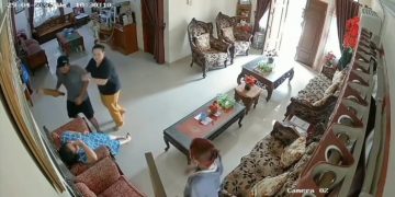 Polisi mengungkap kasus pembunuhan lansia di Pekanbaru dengan dugaan keterlibatan menantu. Pelaku masih dalam pengejaran. (Foto: Tangkapan Layar CCTV)