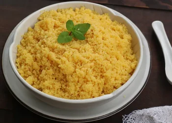 Simak cara memasak nasi jagung agar pulen, gurih, dan tidak keras. Cocok jadi alternatif nasi putih untuk menu harian keluarga.