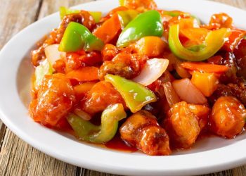 Resep ayam asam manis ala Chinese Food dengan saus segar dan ayam renyah. Praktis, hemat, dan cocok jadi menu spesial keluarga di rumah.
