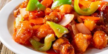 Resep ayam asam manis ala Chinese Food dengan saus segar dan ayam renyah. Praktis, hemat, dan cocok jadi menu spesial keluarga di rumah.
