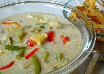 Resep sayur lodeh nangka khas Jawa yang gurih, pedas, dan nikmat. Lengkap dengan tips santan anti pecah dan cara memasak praktis di rumah.