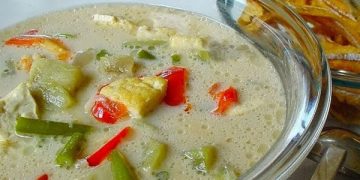 Resep sayur lodeh nangka khas Jawa yang gurih, pedas, dan nikmat. Lengkap dengan tips santan anti pecah dan cara memasak praktis di rumah.