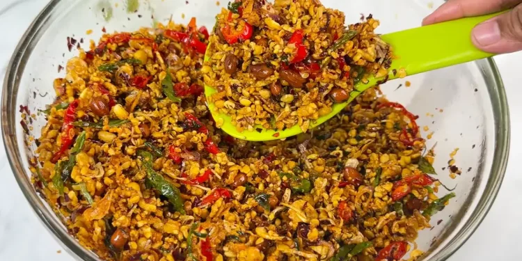 Resep kering tempe ebi gurih pedas yang renyah dan tahan lama, cocok jadi lauk praktis, menu hemat akhir bulan, dan stok makanan di rumah. (Foto: YouTube.com/Ika Mardatillah)