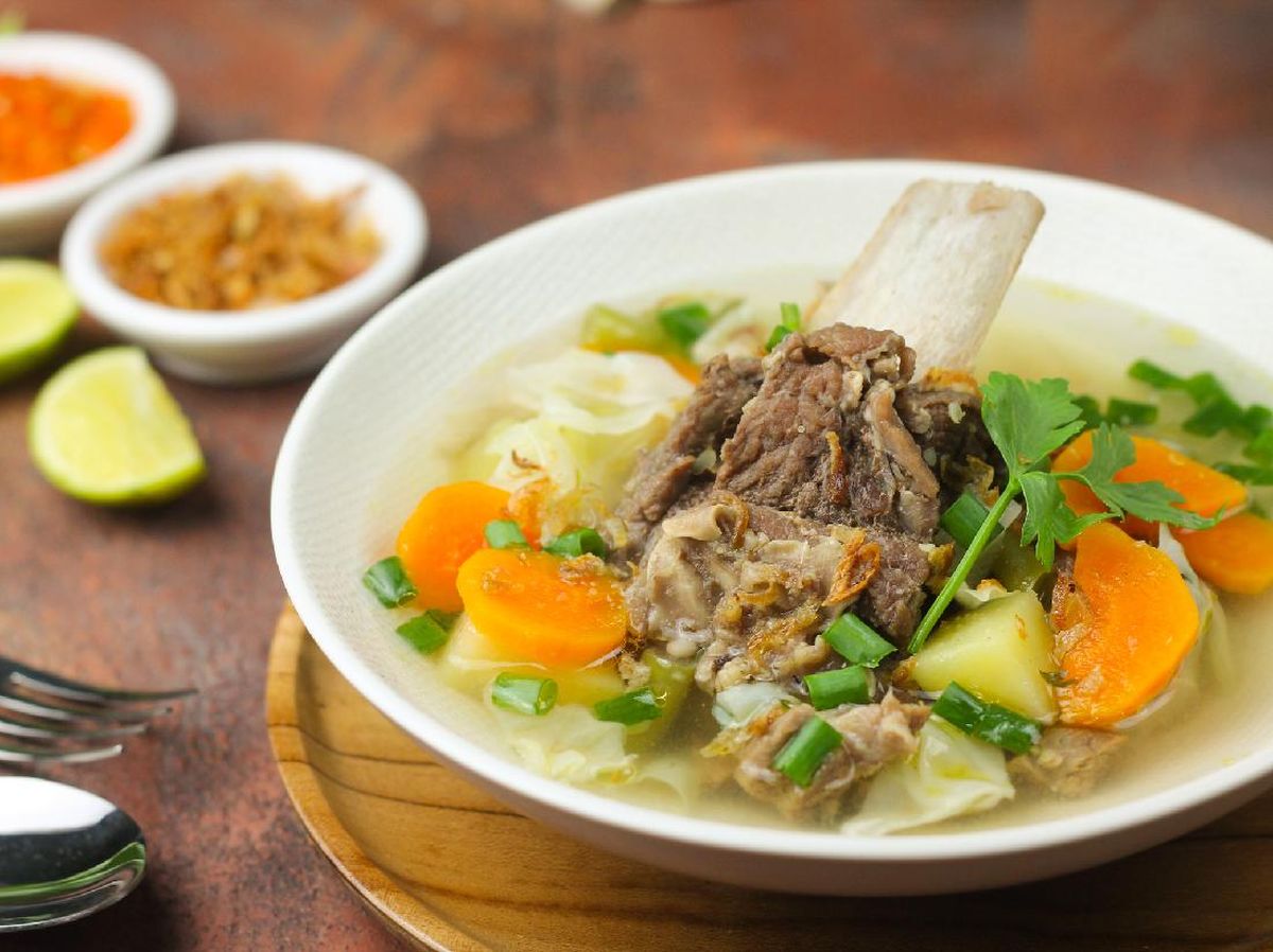 Resep Sop Iga Sapi Kuah Gurih Jawa, Hangatnya Bikin Makan Siang Makin Nikmat