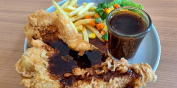 Resep steak ayam tepung saus lada hitam yang crispy, gurih, dan mudah dibuat di rumah. Cocok untuk menu makan malam spesial keluarga.