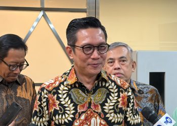 OJK mengonfirmasi Jeffrey Hendrik terpilih sebagai Direktur Utama BEI periode 2026-2030. Simak susunan direksi terbaru Bursa Efek Indonesia.