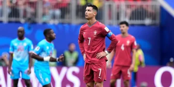 Cristiano Ronaldo menjalani diet tanpa cheat day. Simak manfaat, risiko, dan apakah pola makan super ketat ini cocok untuk orang biasa.
