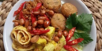 Resep bubur suro khas Jawa yang gurih, lembut, dan mengenyangkan. Lengkap dengan kuah ayam santan serta tips membuat bubur suro anti gagal.