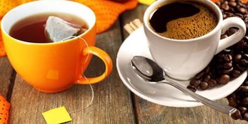 Kafein dalam kopi dan teh ternyata memberikan efek berbeda pada tubuh. Simak peran L-theanine yang membuat teh terasa lebih menenangkan.