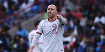 Christian Eriksen kembali kolaps saat laga Denmark vs Ukraina. Alat ICD yang ditanam sejak 2021 disebut berfungsi dengan baik.