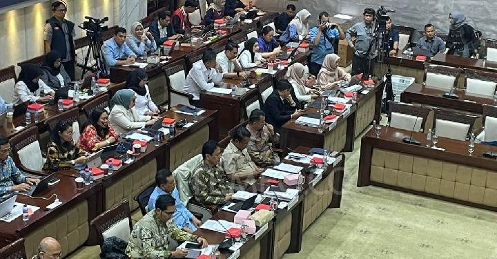 DPR resmi mengesahkan UU PPSK yang membawa sejumlah perubahan penting bagi BI, OJK, LPS, hingga pengawasan aset kripto di Indonesia.