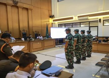 Empat prajurit TNI terdakwa kasus air keras terhadap Andrie Yunus menghadapi pembacaan putusan setelah dituntut 2,5 tahun penjara.
