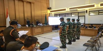 Empat prajurit TNI terdakwa kasus air keras terhadap Andrie Yunus menghadapi pembacaan putusan setelah dituntut 2,5 tahun penjara.