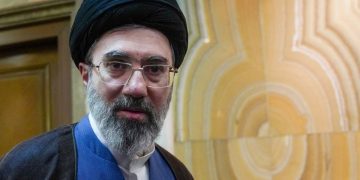 Khamenei menyetujui MoU Iran dan AS untuk mengakhiri perang. Simak isi kesepakatan, pencabutan sanksi, dan masa depan hubungan kedua negara.