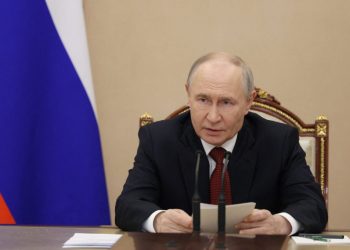 Vladimir Putin mengakui Rusia mengalami kekurangan bahan bakar akibat serangan Ukraina terhadap infrastruktur energi. Simak perkembangan terbarunya.