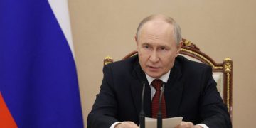 Vladimir Putin mengakui Rusia mengalami kekurangan bahan bakar akibat serangan Ukraina terhadap infrastruktur energi. Simak perkembangan terbarunya.