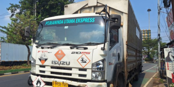 Kecelakaan maut terjadi di Jalan Cut Mutia, Bekasi. Truk diduga rem blong hingga menerobos lampu merah dan menewaskan satu orang serta melukai lima lainnya.