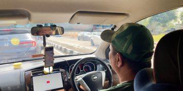 Pemerintah menjelaskan alasan kebijakan potongan komisi maksimal 8 persen baru berlaku untuk ojek online, sementara taksi online masih dalam tahap kajian.