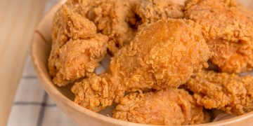 Simak resep ayam goreng tepung jadul yang renyah dan juicy dengan teknik marinasi khusus serta tepung pelapis yang kriuk tahan lama.