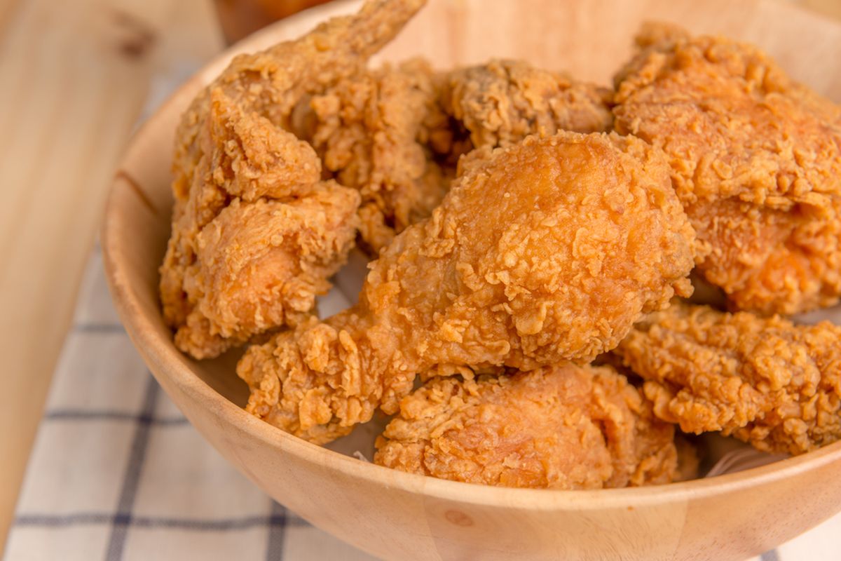 Resep Ayam Goreng Tepung Crispy Ala Restoran, Renyah di Luar Juicy di Dalam