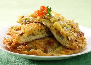 Telur dadar yang dicampur tepung belum tentu kehilangan gizi. Simak penjelasan mengenai kandungan protein dan perbedaannya dengan telur ceplok.