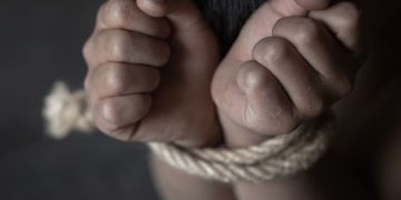 Korban penyekapan dan penganiayaan di Jawa Barat kini menunjukkan perkembangan positif. YTR sudah dapat berkomunikasi meski masih menjalani pemulihan.