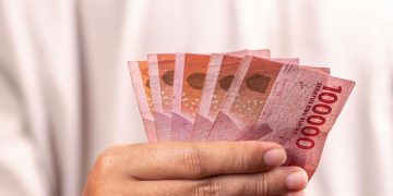 Rupiah melemah ke Rp18.110 per dolar AS pada perdagangan pagi. Penguatan dolar AS dan sentimen geopolitik menjadi faktor utama tekanan.
