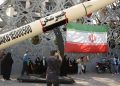 Iran melancarkan serangan ke lokasi milik AS di kawasan Teluk sebagai balasan atas operasi militer Amerika di wilayah Iran. Ketegangan kembali meningkat.