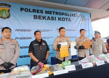 Polres Metro Bekasi Kota membongkar jaringan sabu lintas Sumatera, Jawa, dan Bali. Lima tersangka ditangkap dengan barang bukti lebih dari 2 kilogram. (Foto: KOMPAS.com/NURPINI AULIA RAPIKA)