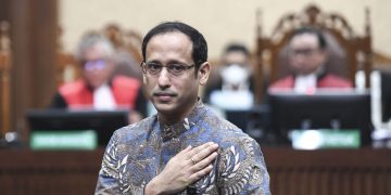 Nadiem Makarim divonis 10 tahun penjara dalam kasus korupsi pengadaan Chromebook dan CDM. Simak isi putusan hakim serta pertimbangan yang digunakan.