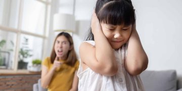 Bentakan yang dilakukan orang tua secara berulang dapat memengaruhi kesehatan mental anak. Simak dampaknya terhadap emosi, perilaku, dan kepercayaan diri.