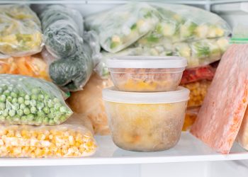 Beberapa makanan yang sering dianggap tidak sehat ternyata mengandung nutrisi penting dan memberikan manfaat besar bagi kesehatan tubuh.