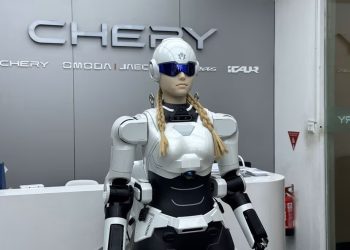 Robot humanoid Mornine dibekali ChatGPT, DeepSeek, dan dukungan lebih dari 10 bahasa untuk membantu berbagai kebutuhan layanan dan pekerjaan.