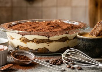 Craving tiramisu? Coba resep tiramisu homemade yang creamy, lembut, praktis, dan anti gagal. Lengkap dengan tips, manfaat, serta FAQ.