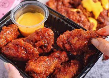 Resep Fire Chicken ala Richeese yang pedas, renyah, dan gurih dengan saus keju creamy. Mudah dibuat di rumah untuk menu favorit keluarga.