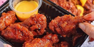 Resep Fire Chicken ala Richeese yang pedas, renyah, dan gurih dengan saus keju creamy. Mudah dibuat di rumah untuk menu favorit keluarga.