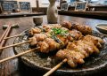 Kenali yakitori, sate ayam khas Jepang yang gurih dan lezat. Simak sejarah, jenis, manfaat, serta resep yakitori praktis ala rumahan.