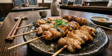 Kenali yakitori, sate ayam khas Jepang yang gurih dan lezat. Simak sejarah, jenis, manfaat, serta resep yakitori praktis ala rumahan.