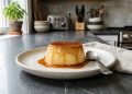 Resep puding karamel lembut dan manis yang mudah dibuat di rumah. Lengkap dengan tips anti gagal agar teksturnya halus dan tidak pecah.