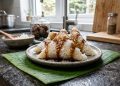 Resep kue lupis tradisional yang kenyal, gurih, dan manis dengan saus gula merah legit. Mudah dibuat di rumah dengan bahan sederhana.