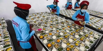 Survei Poltracking menunjukkan program Makan Bergizi Gratis menjadi kebijakan Prabowo-Gibran yang paling dirasakan manfaatnya oleh masyarakat.