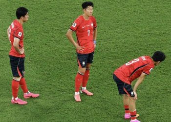 Korea Selatan kalah 0-1 dari Afrika Selatan di Piala Dunia 2026. Hong Myung-bo mengakui timnya kehilangan kepercayaan diri akibat banyak kesalahan.