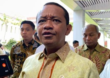 Menteri ESDM Bahlil Lahadalia mengungkap PLN masih kekurangan 20 juta ton batu bara yang belum dikontrakkan untuk kebutuhan pembangkit listrik nasional.