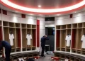 Timnas Inggris mengalami pencurian perlengkapan menjelang laga perdana Piala Dunia 2026. Sejumlah barang latihan hingga sepatu pemain dilaporkan hilang.
