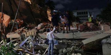 Korban gempa kembar Venezuela bertambah menjadi 920 orang tewas dan 3.360 luka-luka. Ratusan korban masih diyakini terjebak reruntuhan.