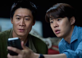 Simak sinopsis Husbands in Action, film komedi aksi Korea yang mempertemukan mantan suami dan suami baru dalam misi penyelamatan.